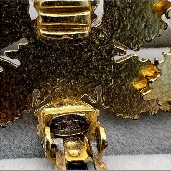 Chanel Vintage Snowflake Gold Clip-on Earrings - Picture 7 of 8